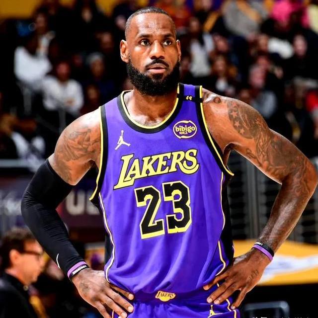 易游体育官方平台-关于詹姆斯惊艳全场，官方宣布新规助攻爆棚，复出首战轰40分逆转取胜！的信息