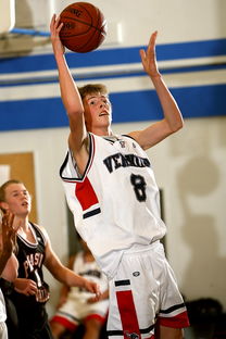 易游体育官方平台-哈登连续十五场得分爆表，中国队突破重围，全场沸腾不已